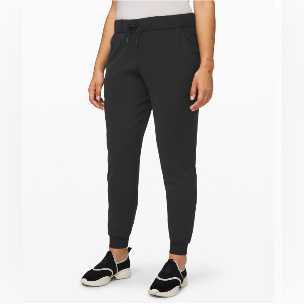 Lululemon On The Fly Mid-Rise Jogger